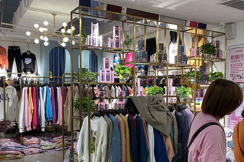 服裝實體店跨界明星IP社交電商 實體經濟轉型升級與流量裂變新路徑